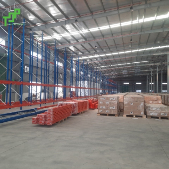 KỆ CHỨA HÀNG NHÀ MÁY TTI